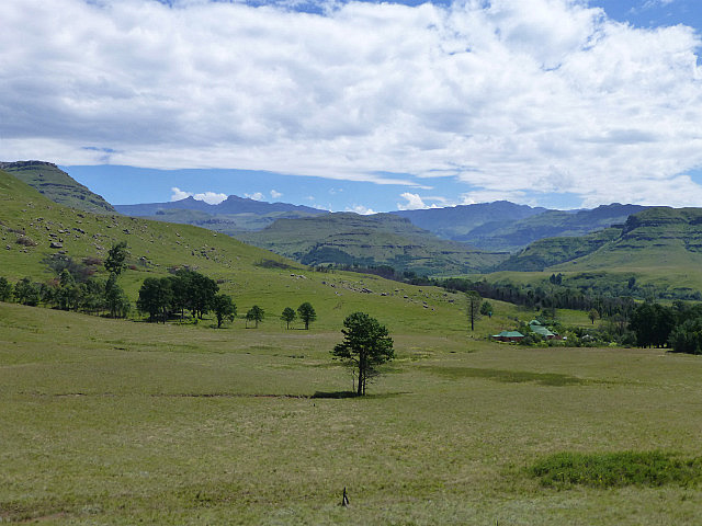 Sani lodge with the saddle-like Giant's Cup 