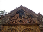 Benteay Srei - Vali and Sugriva battling