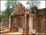 Benteay Srei - entry way with intricate carving