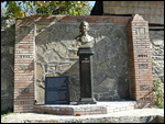 Bust of Norwegian explorer Thor Hyerdahl at Kis