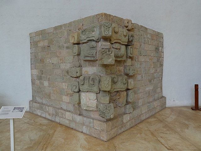 Museum - Corner Mask (Witz)