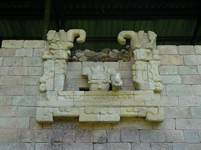 Las Sepulturas - Shell Inkpot holding hand