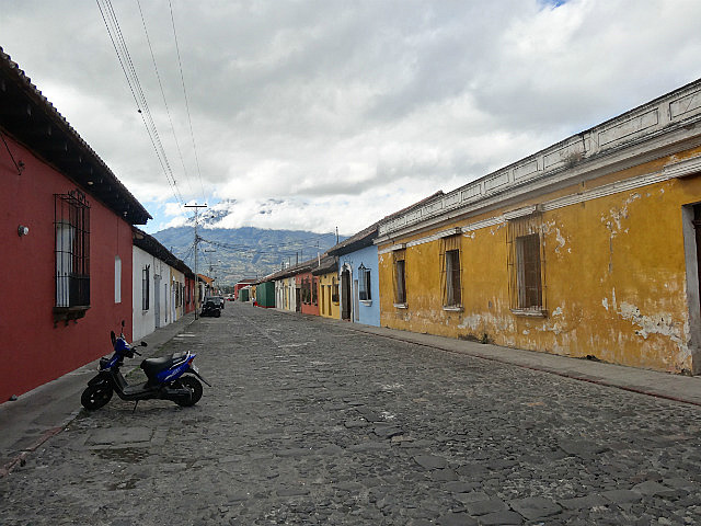 Antigua cobbled street