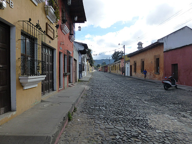 Antigua cobbled street