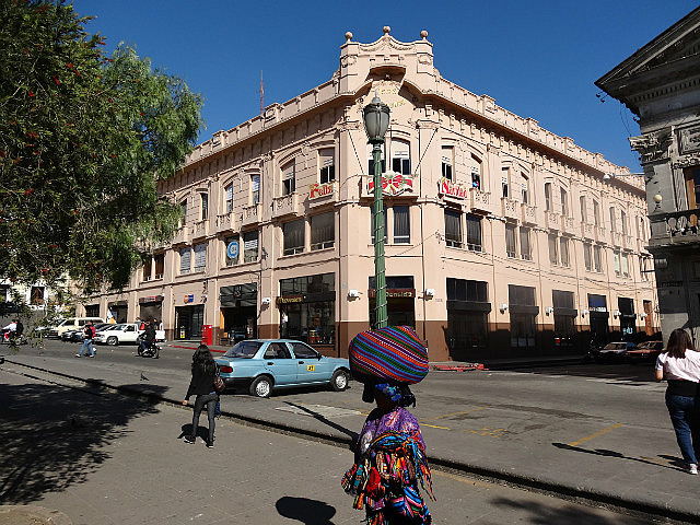 Quetzaltenango - Edificio Rivera, Parque Central