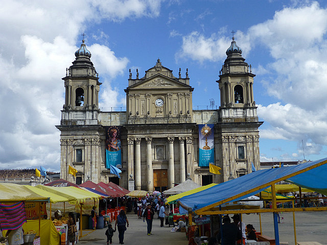 Catedral Metropolitana and food stalls in front.