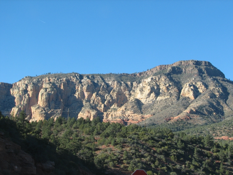 IMG_0801.JPG - Limestone bluff outside Sedona
