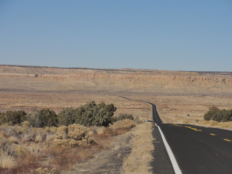 DSC02127.JPG - Soon the desert and the highway meet the southern fringes of the Black Mesa, an enormous tableland that spreads across northeastern Arizona.  Along its southern edge th giant formation composed mostly of sandstone, tapers into three fingerlike extentions : First, Second and Third mesas.   These lofty flat topped areas have long been inhabited by the Hopis, who survive by irrigating the land below, planting fields of corn, beans and squash.