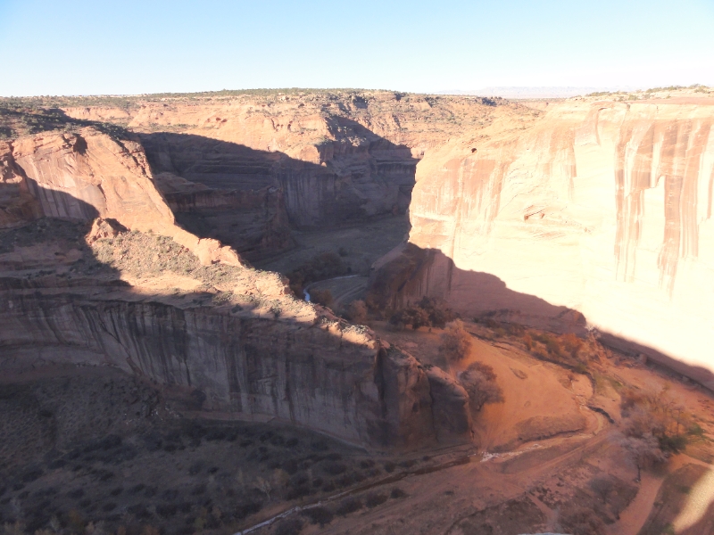 DSC02184.JPG - Antelope House Overlook - waiting for the sun to rise higher in the sky.