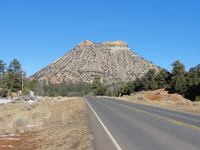 DSC02204.JPG - Limestone butte, Indian Road 12, NM
