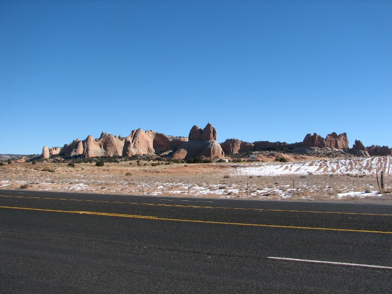 IMG_0934.JPG - Red rock formation, Indian Road 12 near Fort Defiance, AZ.   Dusting of fallen snow on the ground.
