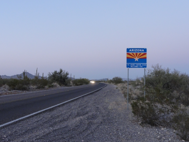 DSC02346.JPG - Arizona border sign at Lukeville, AZ welcomes visitors from Mexico