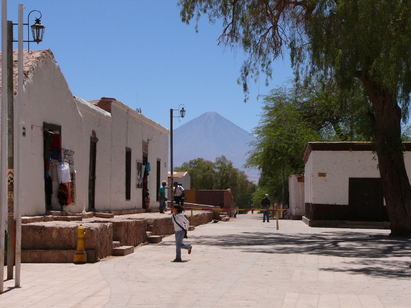 P1080141.JPG - Volcan Licancabur's presence is never far away from anywhere in the region. This view is  from the Plaza de Armas