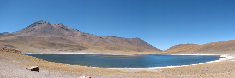 Altiplano_Miniques.jpg - Panaroma of Lake Miñiques and Miñiques volcano.