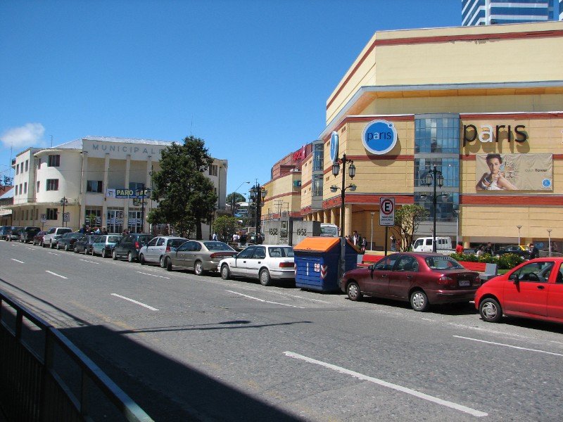 IMG_5937.JPG - Trendy shops in Puerto Montt.
