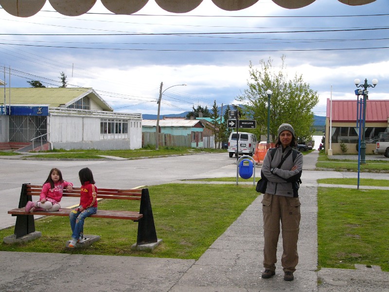 P1090276.JPG - Ladies of Puerto Natales passing the time on a bench