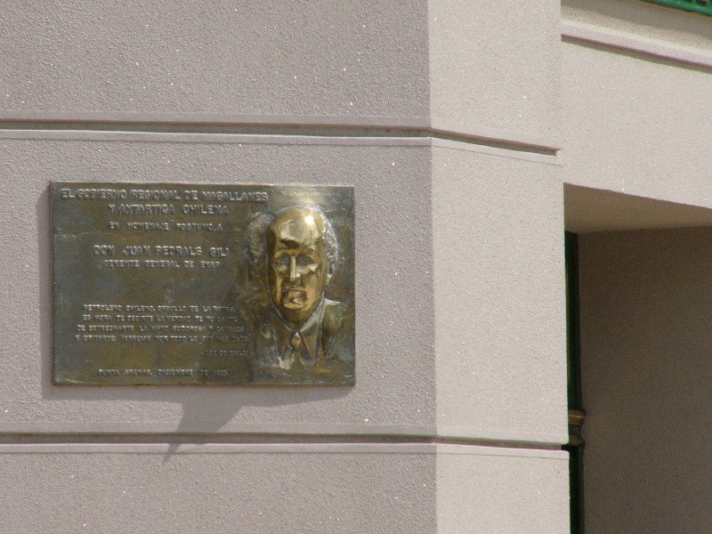 P1090291.JPG - Official plaque on an office building, Plaza, Punta Arenas