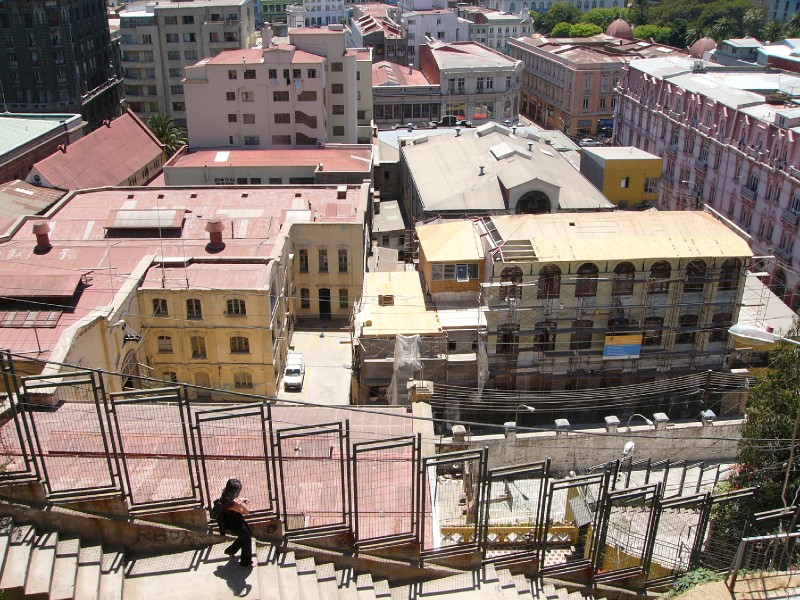 P1090405.JPG - Steps leading down to the Plan (near Ascensor Espiritu Santo)