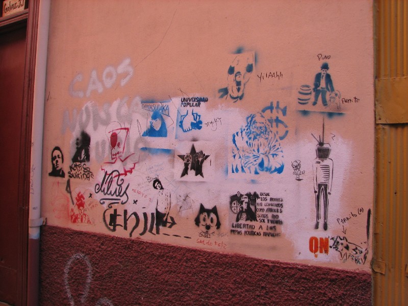 IMG_6494.JPG - Interesting graffiti on the side streets