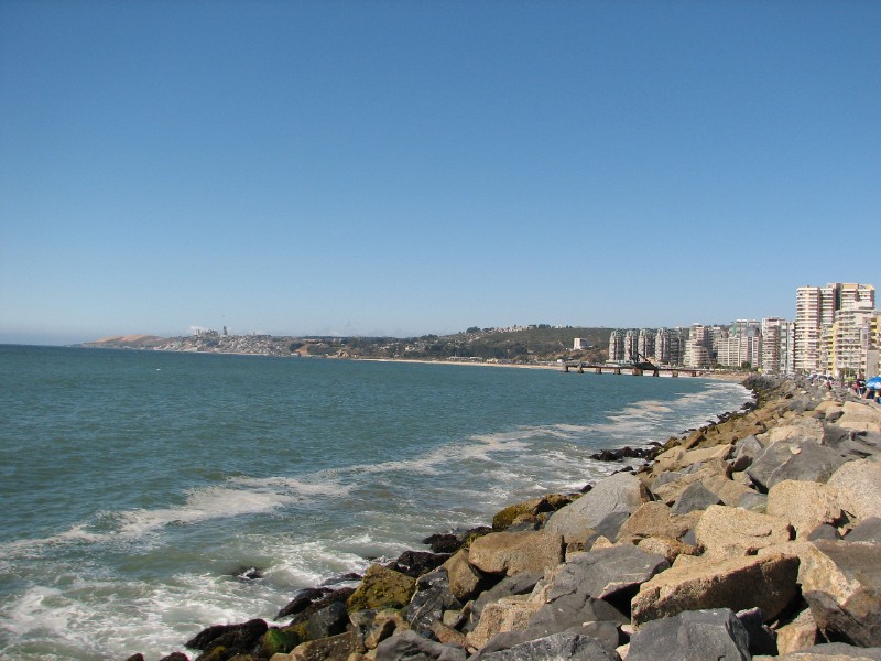 IMG_6518.JPG - The promanade stretches northward from the northern bank of the Estero Marga Marka to distant suburbs.