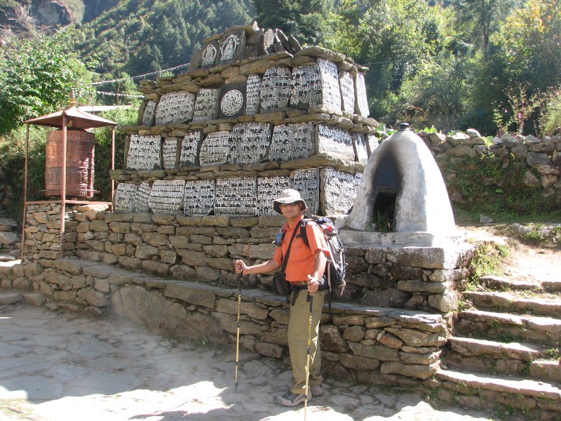 IMG_8006.JPG - A mani and a prayer wheel.