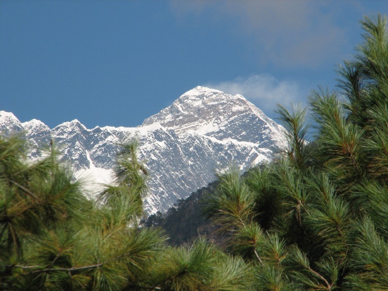 IMG_8066.JPG - View of Everest from the steep trail to Namche.