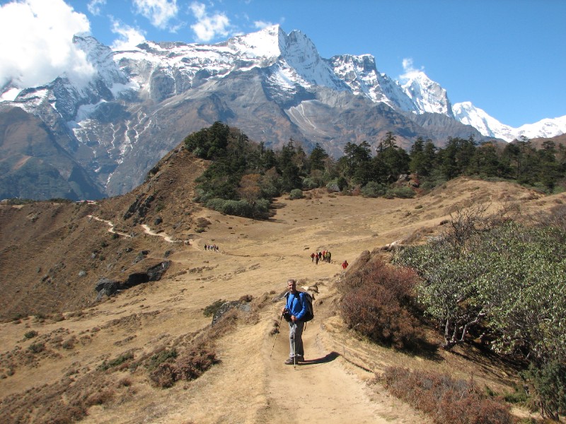 IMG_8114.JPG - Returning from Everest view hotel. This is 400m. above Namche Bazaar. Kwangde Ri is in the background. Venkatesh in blue shirt.