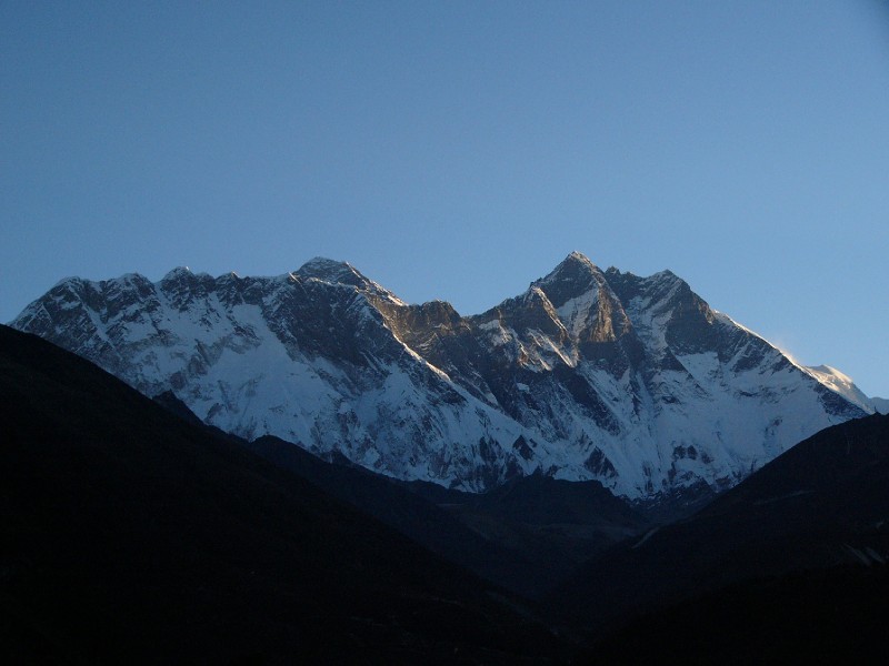 P1100535.JPG - Another look at Everest and Lhotse as the sun comes up