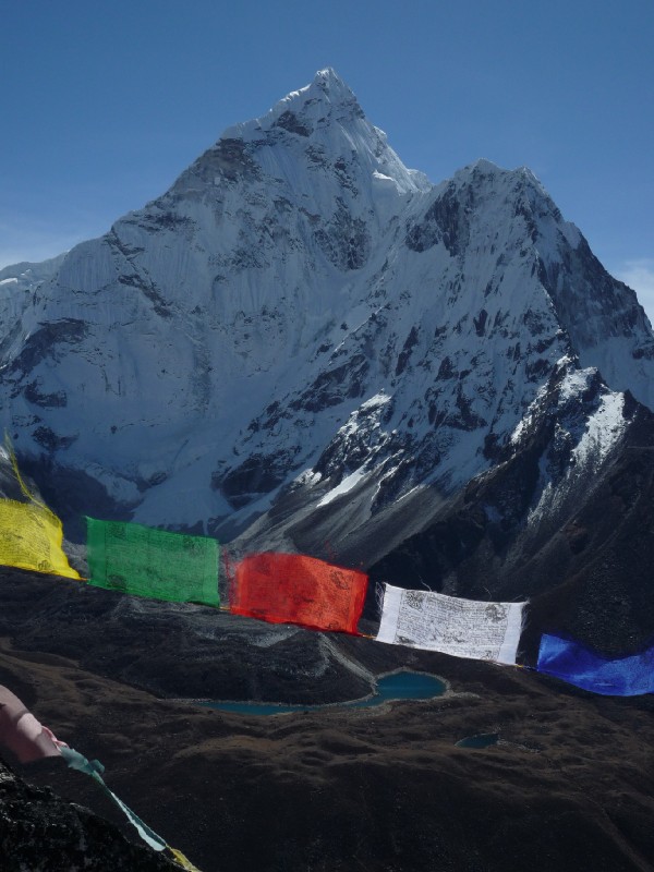 P1000524.JPG - Ama Dablam and its blue lakes through the prayer flags from the top of Nangkartsang Peak (5072m/16640 ft.)