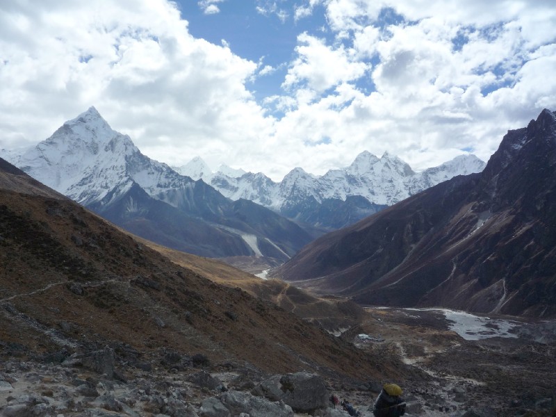 P1000566.jpg - As one kept stopping for breath, one turned around to look back at this scenery (l-to-r: Ama Dablam, Kang Tega range and Thamserku)