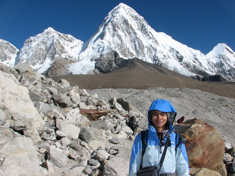 IMG_8256.jpg - Kala Patthar and Pumori which is flanked by Xi Lingehain (7101m, entirely in Tibet) and Lingtren (6749m, on the Nepal-Tibet border)