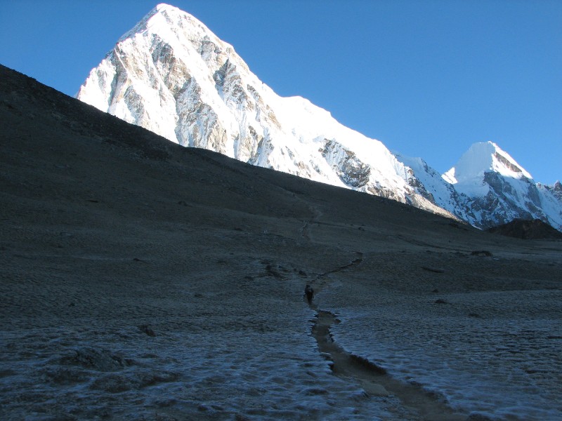 IMG_8296.jpg - The trail to Kala Patthar with Pumori looming large and Lingtren looming medium