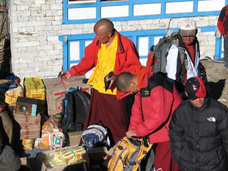 IMG_8389.jpg - Saturday market at Namche Bazaar