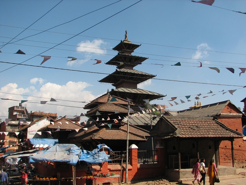 IMG_8489.JPG - Kumbeshwar temple, a five storey temple north of Durbar Square. Noted for its graceful proportions and fine wood carvings, it dominates the surrounding streets and is said to date from 1392 making it the oldest temple in Patan.