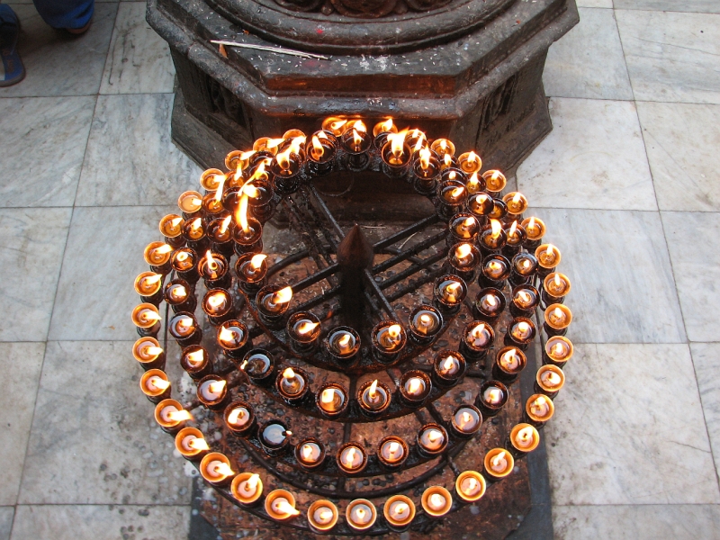 IMG_8496.JPG - Mesmerising butter lamps at the Mahabouddha Temple