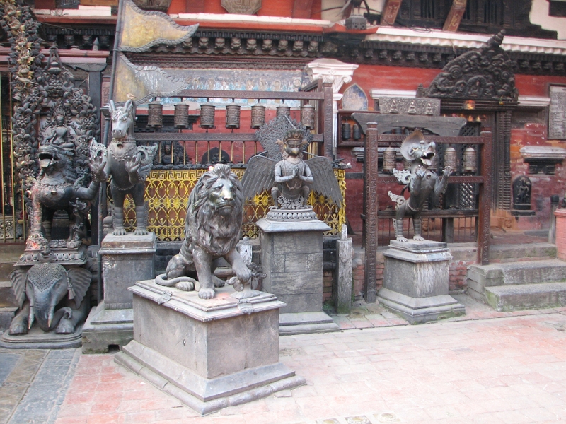 IMG_8504.JPG - Random statues in the courtyard of Uku Bahal